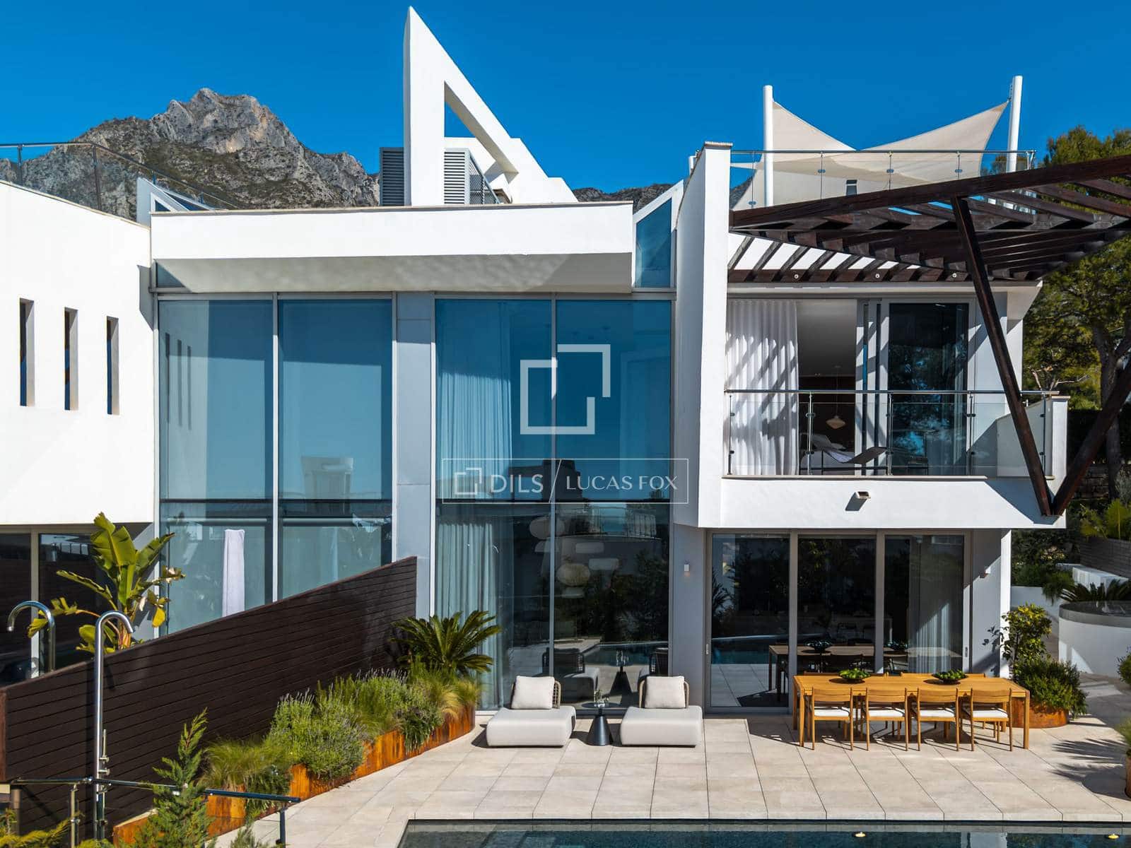 Chalet de 4 habitaciones en Marbella en venta con piscina garaje - 3.950.000 € (Ref: 10031243)
