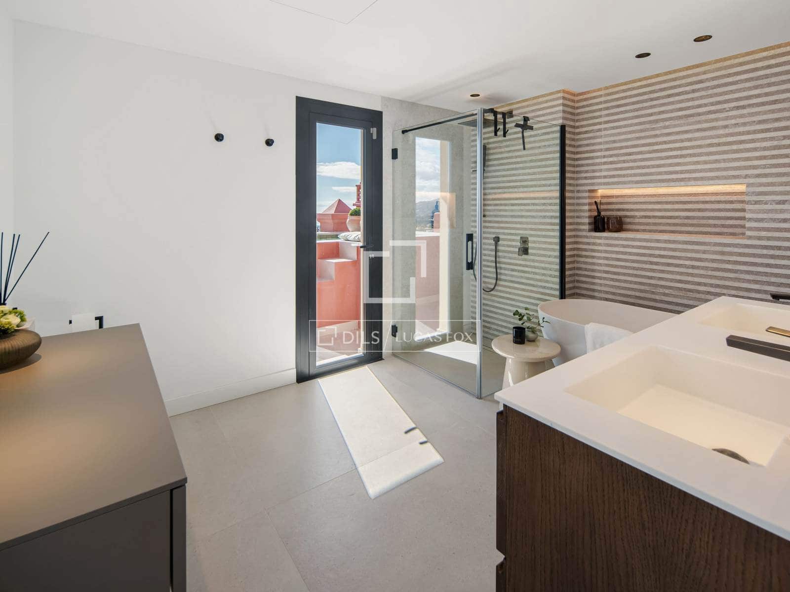 2 quarto Penthouse para venda em Marbella com piscina garagem - 1 950 000 € (Ref: 10031245)