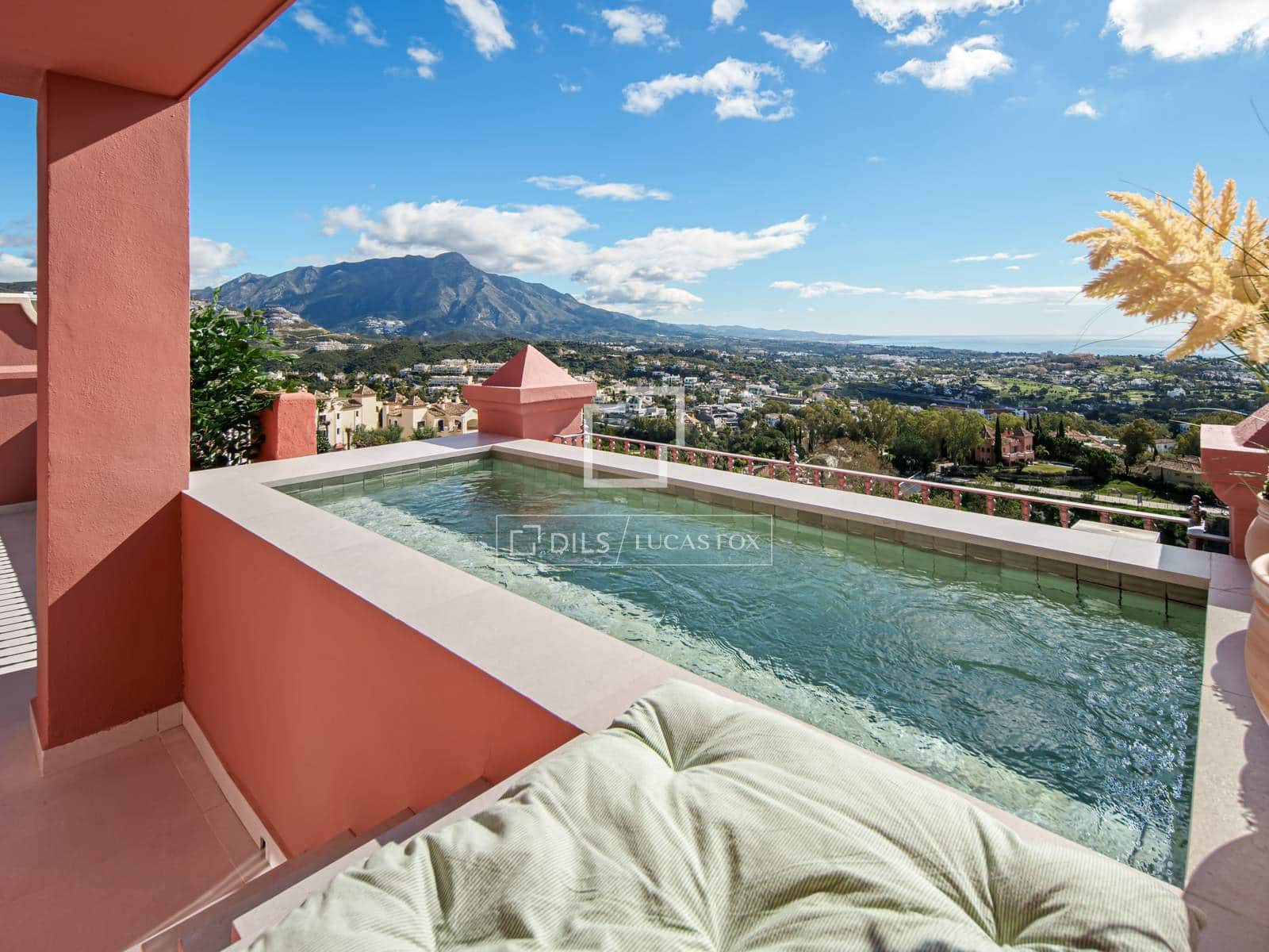 2 quarto Penthouse para venda em Marbella com piscina garagem - 1 950 000 € (Ref: 10031245)