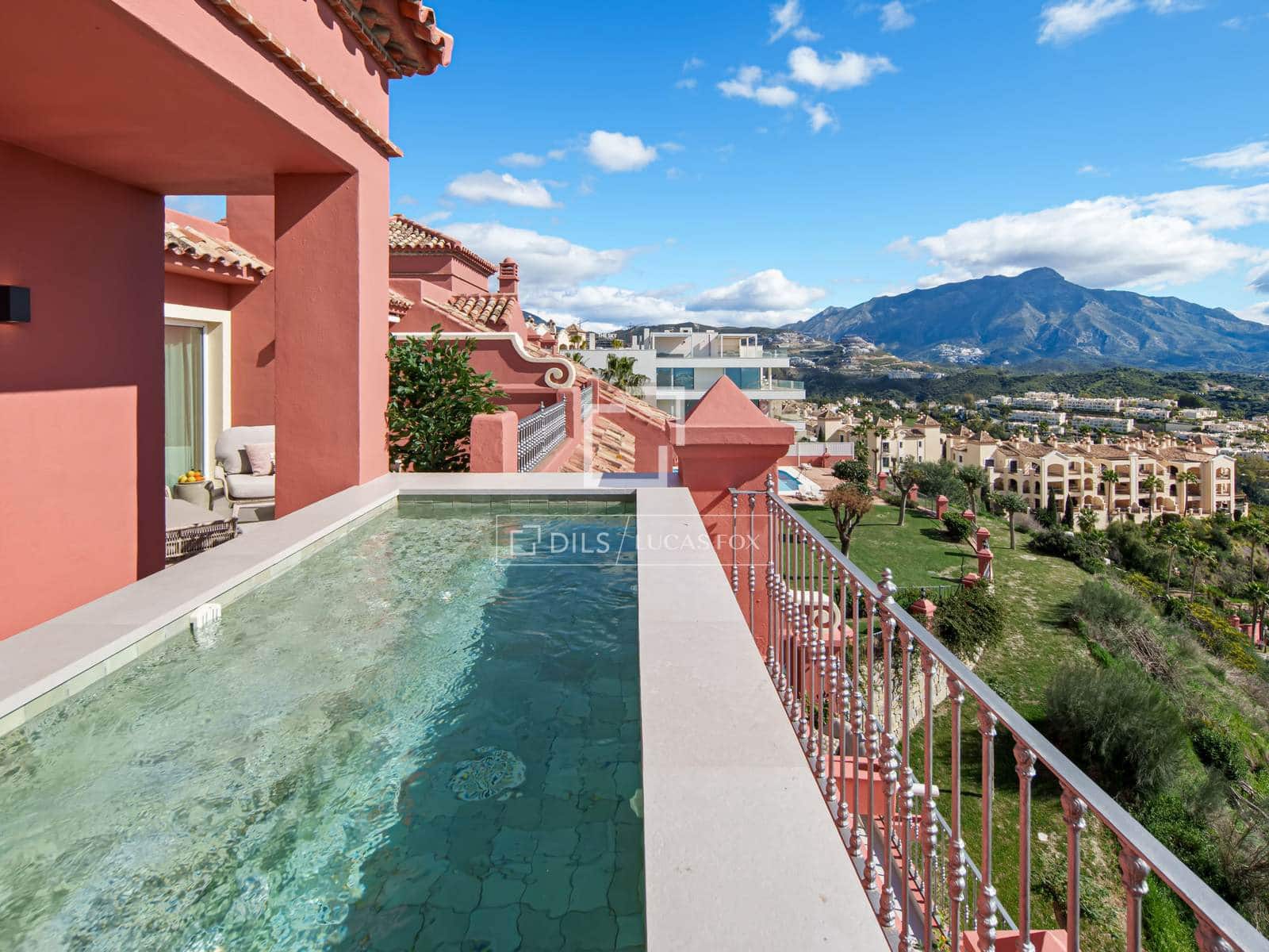 2 quarto Penthouse para venda em Marbella com piscina garagem - 1 950 000 € (Ref: 10031245)