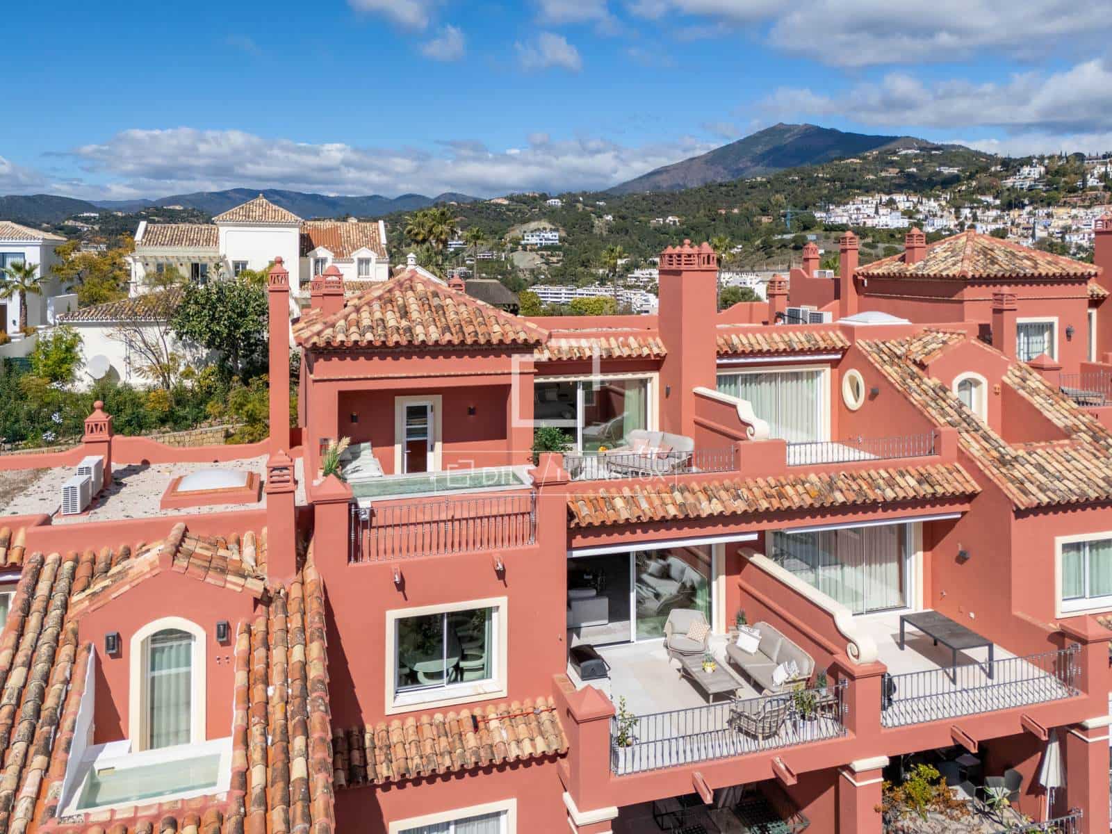 2 quarto Penthouse para venda em Marbella com piscina garagem - 1 950 000 € (Ref: 10031245)
