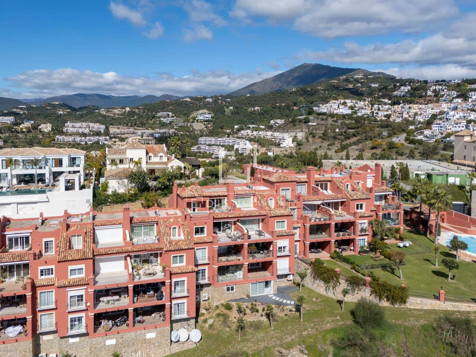 2 quarto Penthouse para venda em Marbella com piscina garagem - 1 950 000 € (Ref: 10031245)