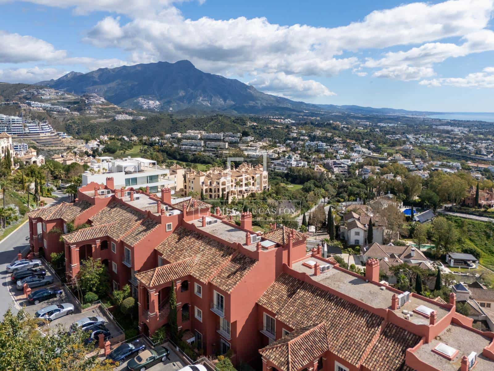 2 quarto Penthouse para venda em Marbella com piscina garagem - 1 950 000 € (Ref: 10031245)