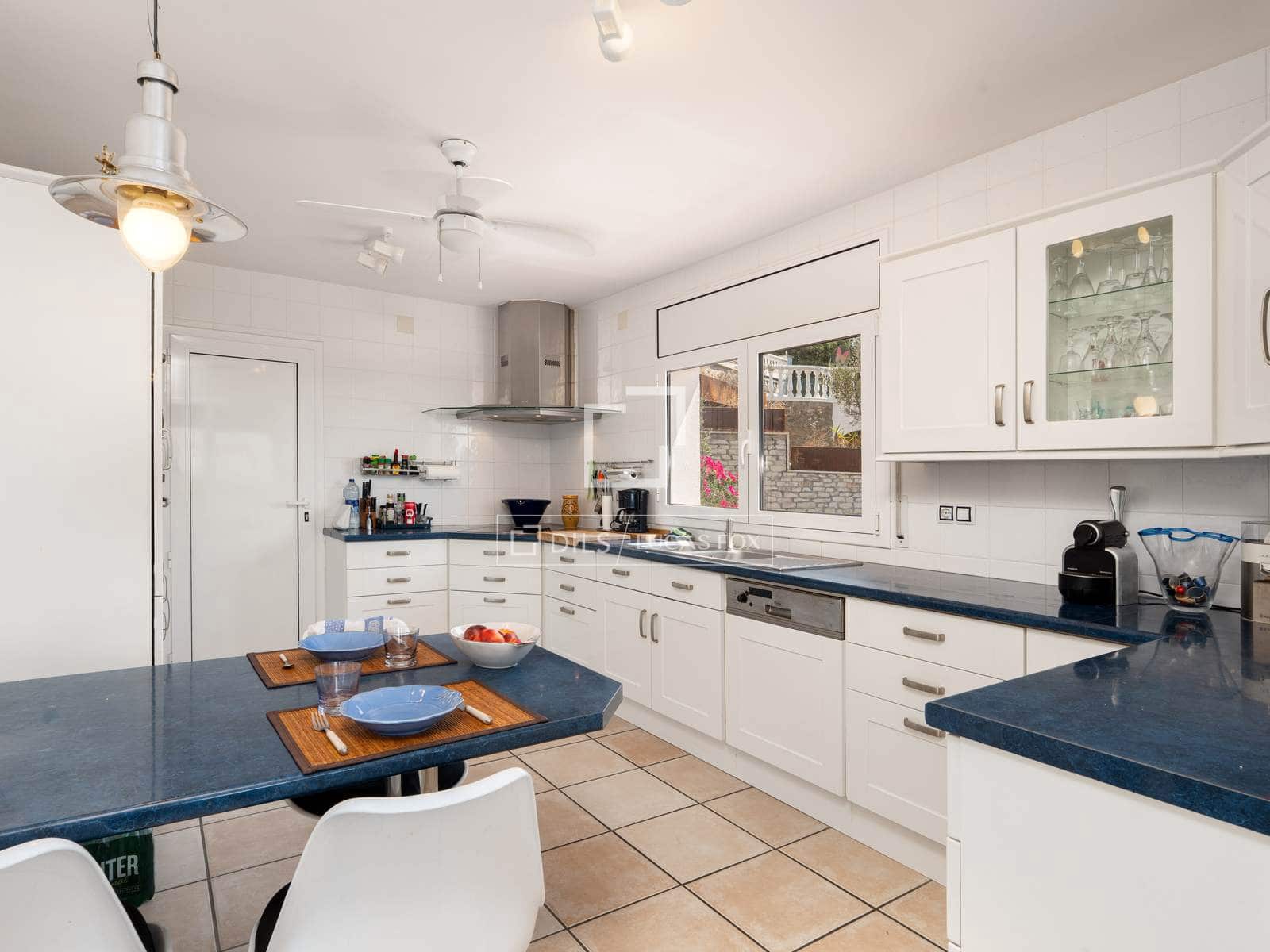 5 slaapkamer Villa te koop in Roses met zwembad garage - € 905.000 (Ref: 10033059)