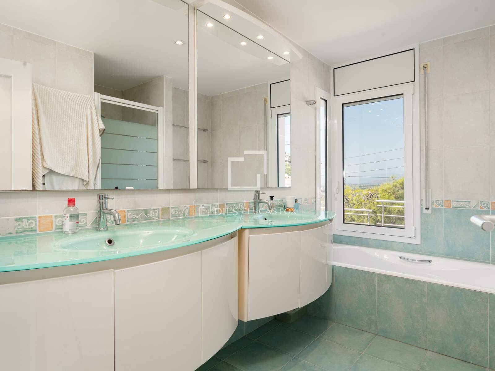 5 slaapkamer Villa te koop in Roses met zwembad garage - € 905.000 (Ref: 10033059)