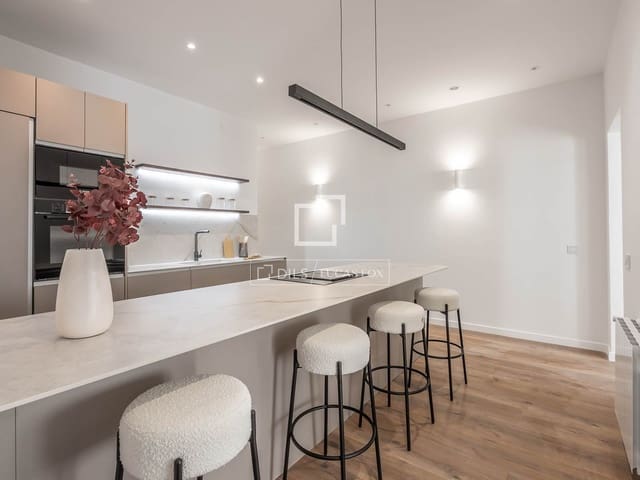 3 bedroom Apartment for sale in Argüelles, Madrid city - € 1,395,000 (Ref: 10033152)