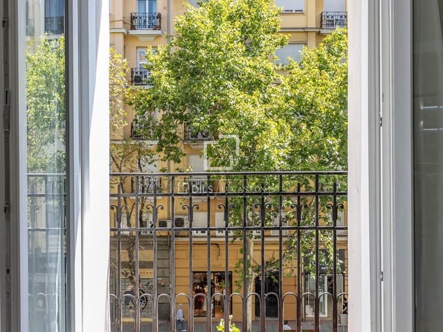 3 bedroom Apartment for sale in Argüelles, Madrid city - € 1,395,000 (Ref: 10033152)