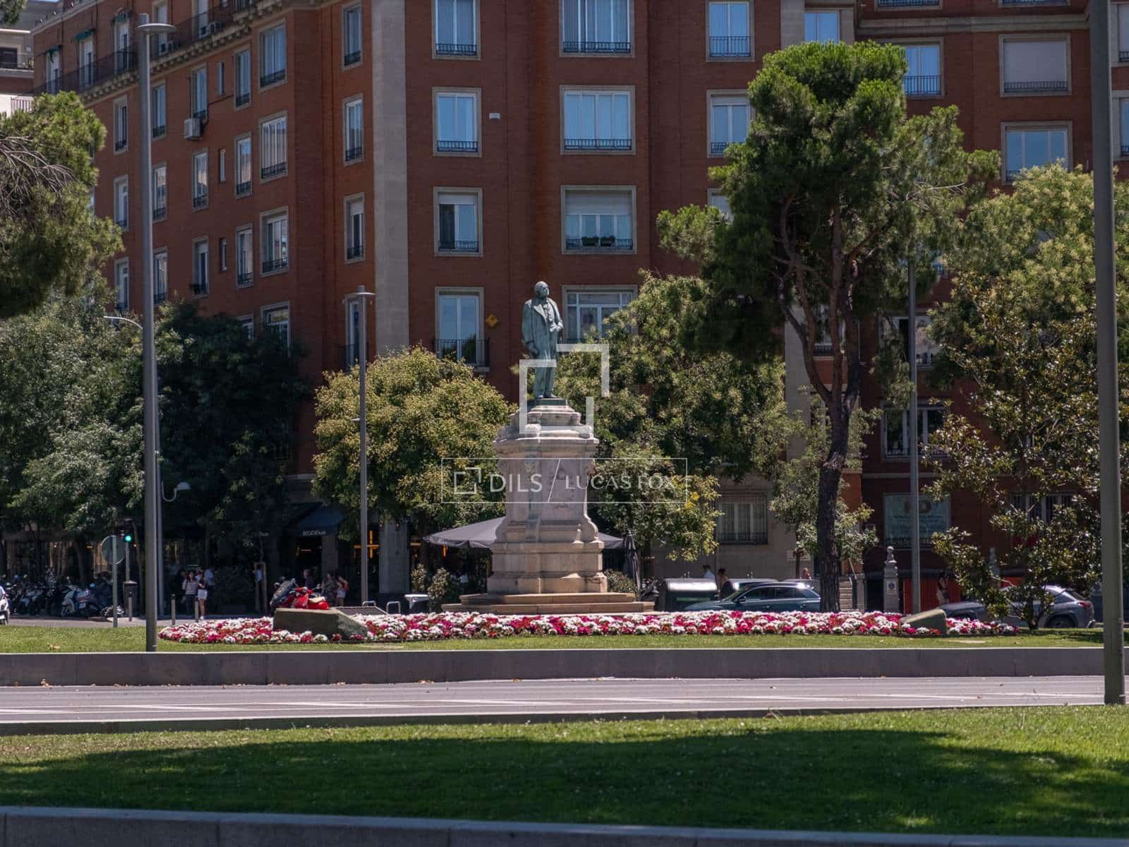 Appartement de 1 chambre à louer à Madrid ville avec garage - 2 200 € (Ref: 10034473)