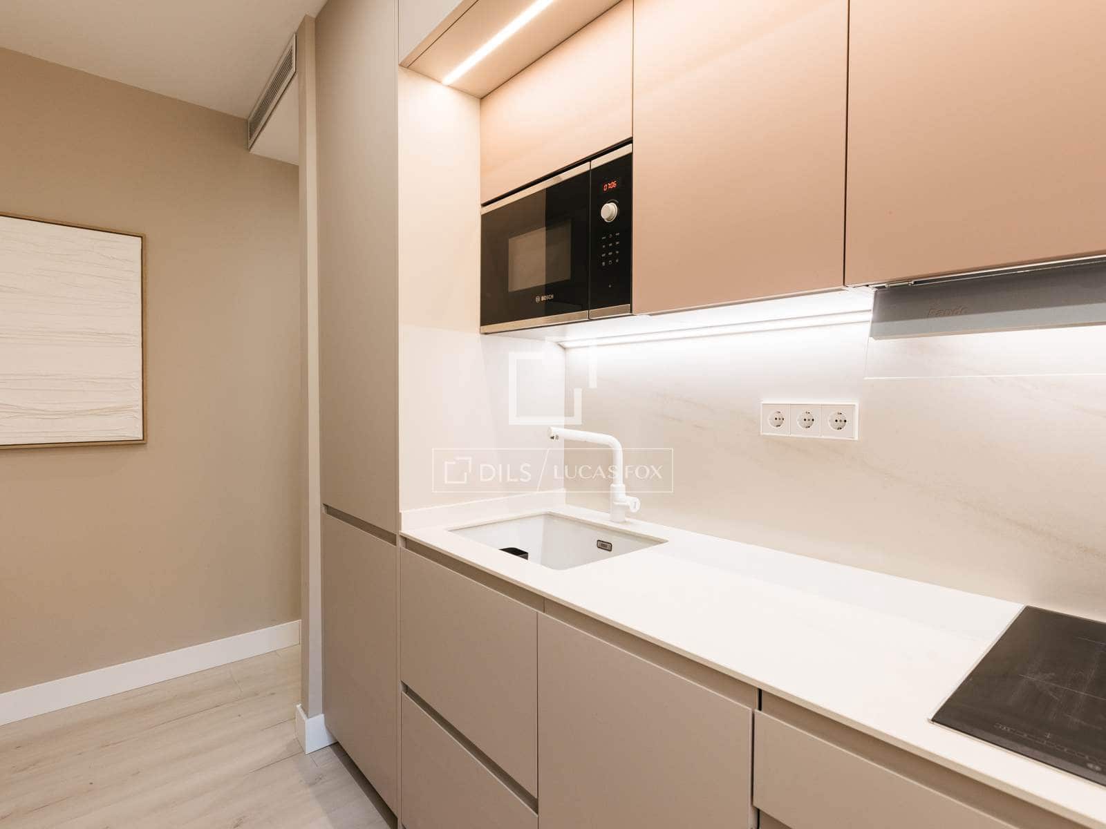 1 bedroom Apartment for rent in Madrid city with garage - € 2,200 (Ref: 10034473)