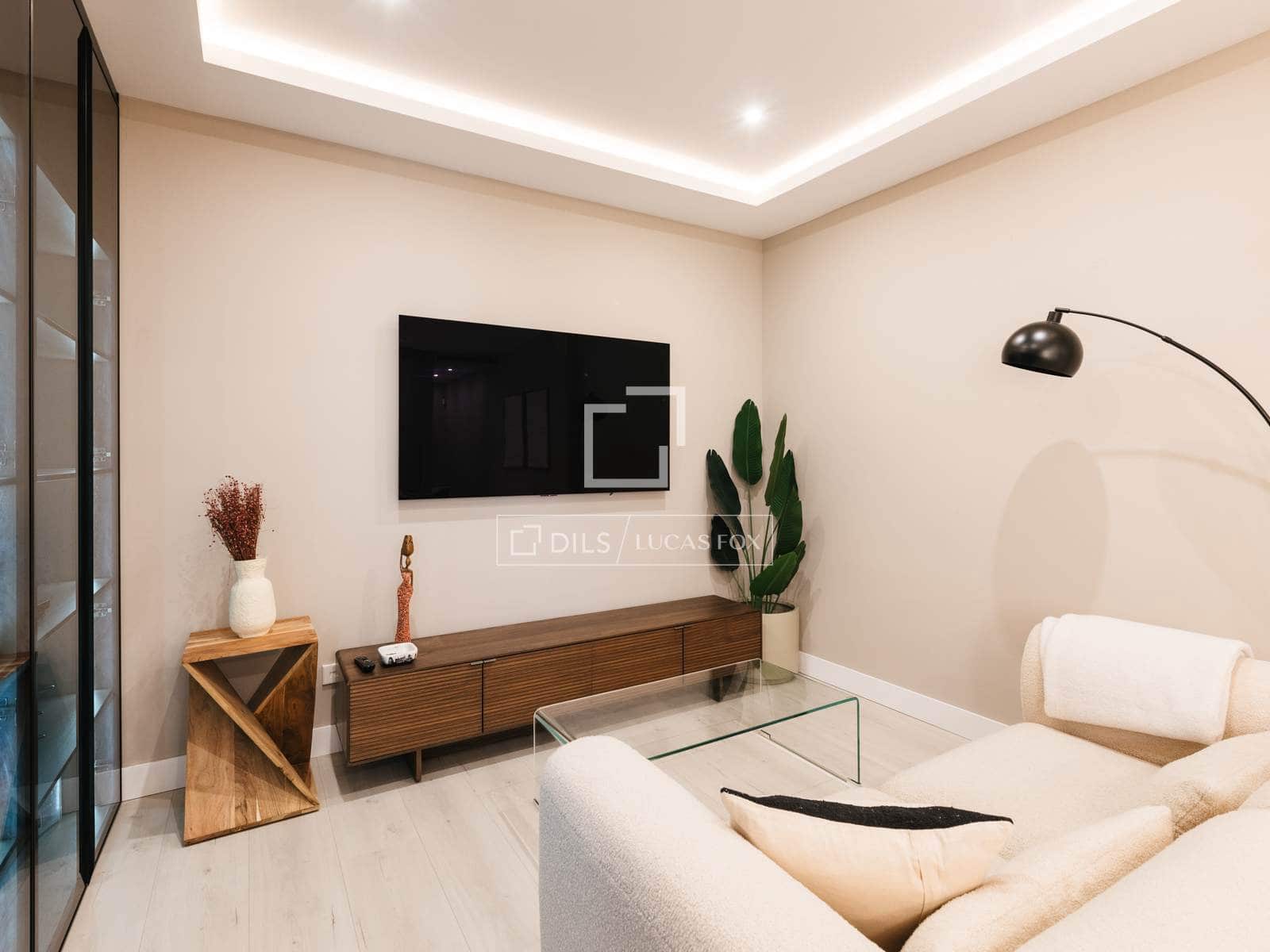 1 bedroom Apartment for rent in Madrid city with garage - € 2,200 (Ref: 10034473)