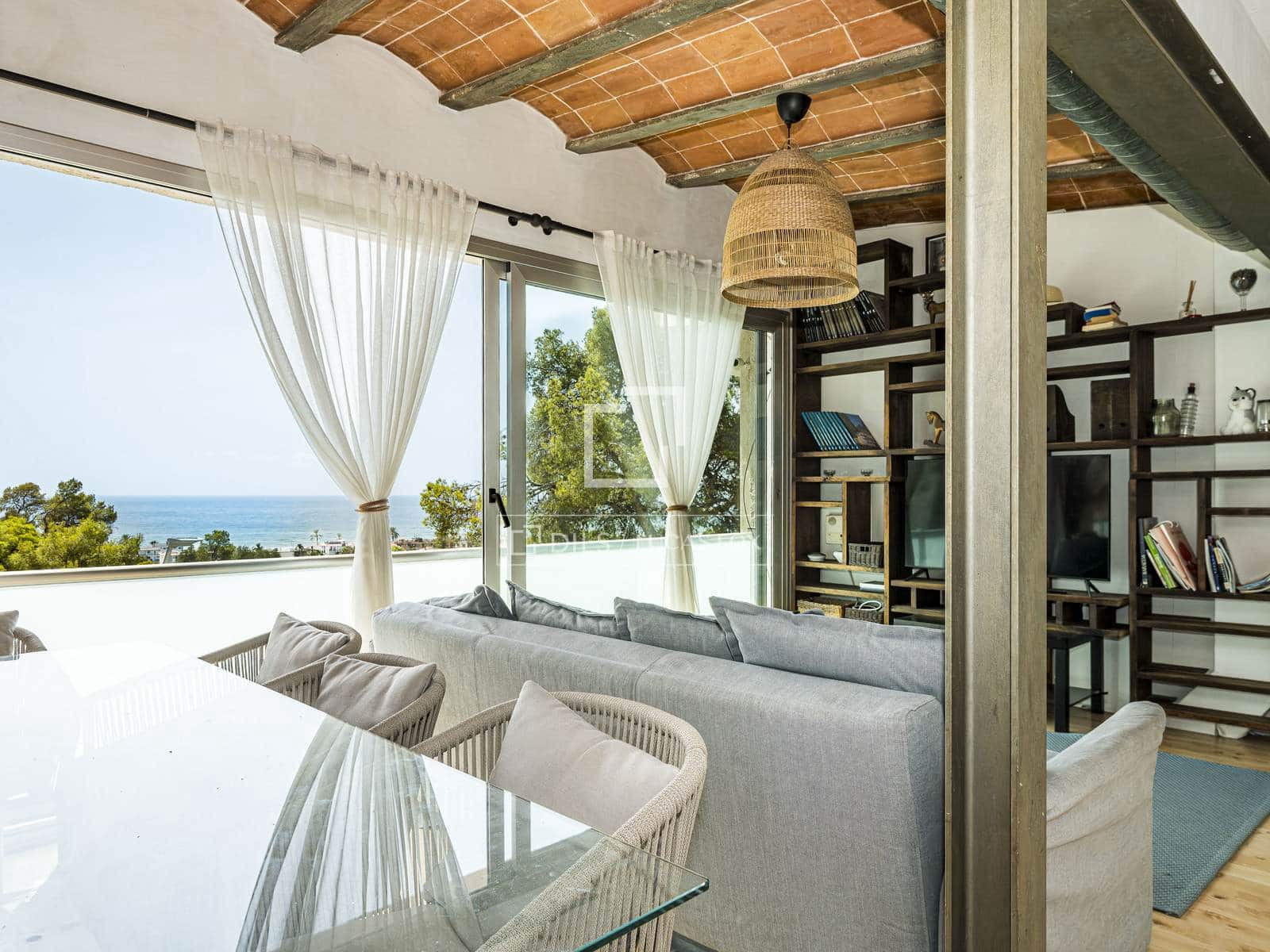2 bedroom Villa for sale in Castelldefels with garage - € 950,000 (Ref: 10035959)