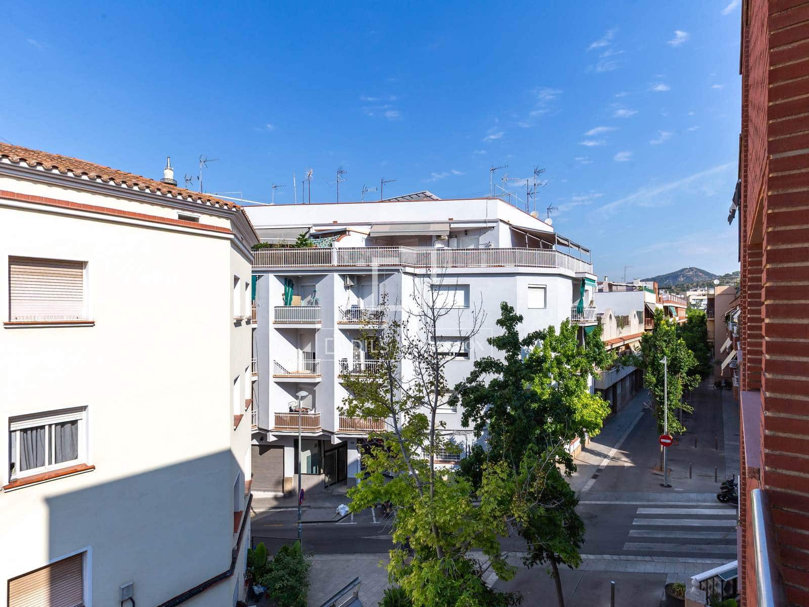 3 bedroom Apartment for sale in Sant Just Desvern with garage - € 540,000 (Ref: 10041971)