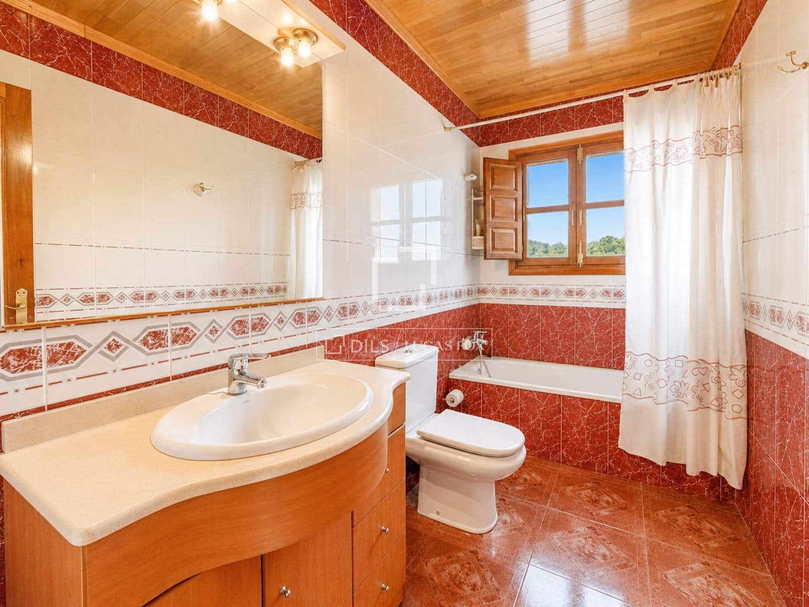 4 sovrum Finca/Hus på landet till salu i La Bisbal del Penedes - 790 000 € (Ref: 10042204)