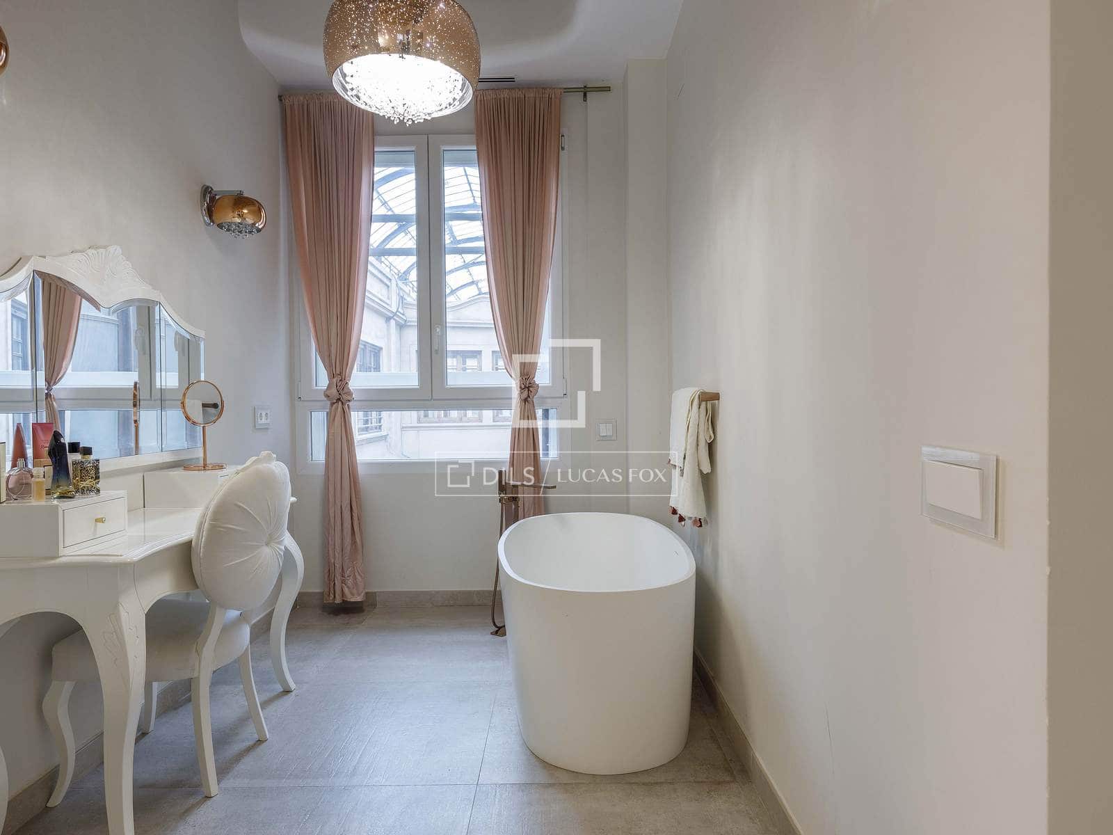 4 slaapkamer Appartement te huur in Valencia stad - € 5.000 (Ref: 10042205)