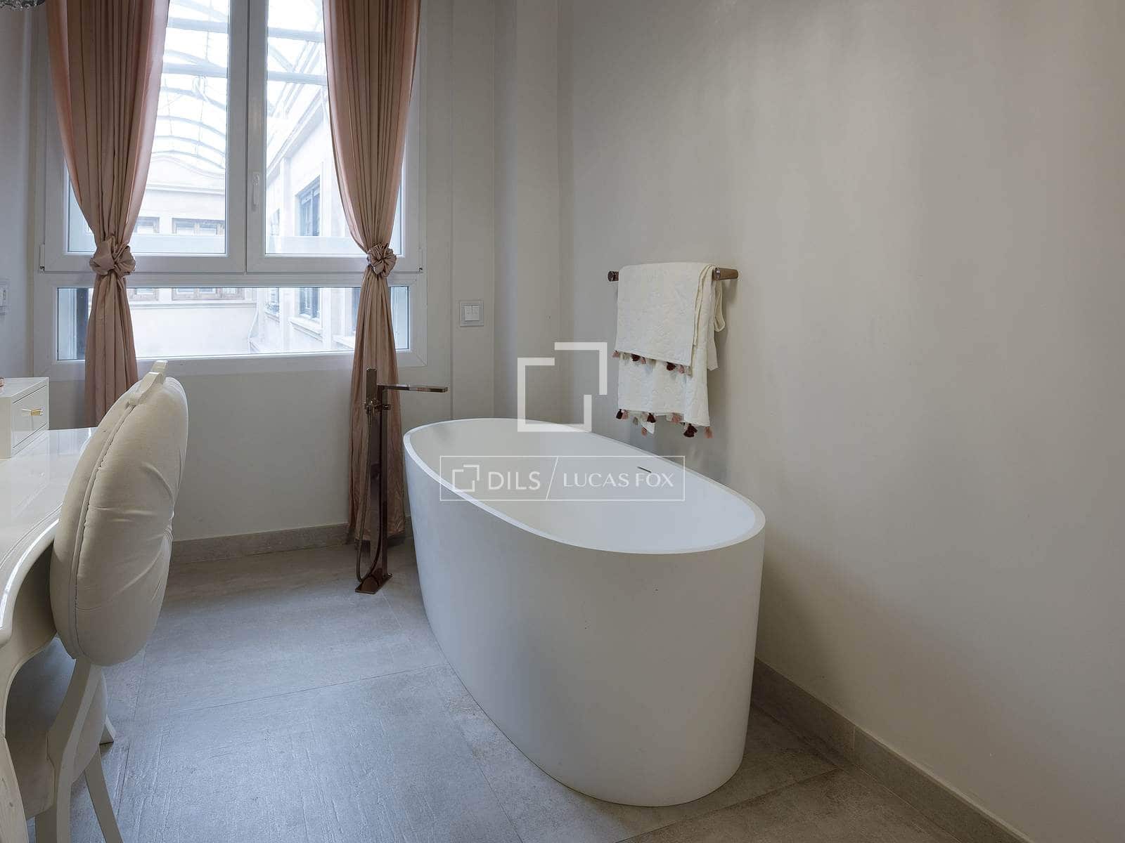4 slaapkamer Appartement te huur in Valencia stad - € 5.000 (Ref: 10042205)