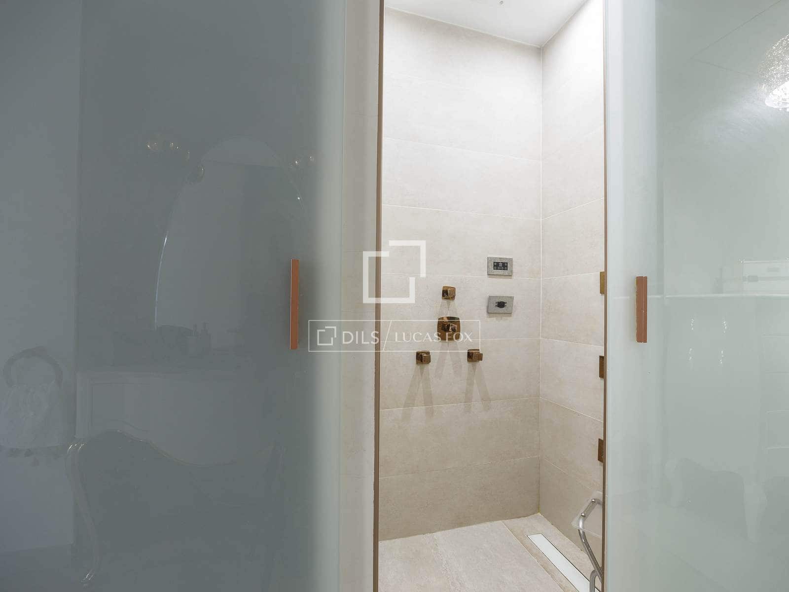 4 slaapkamer Appartement te huur in Valencia stad - € 5.000 (Ref: 10042205)