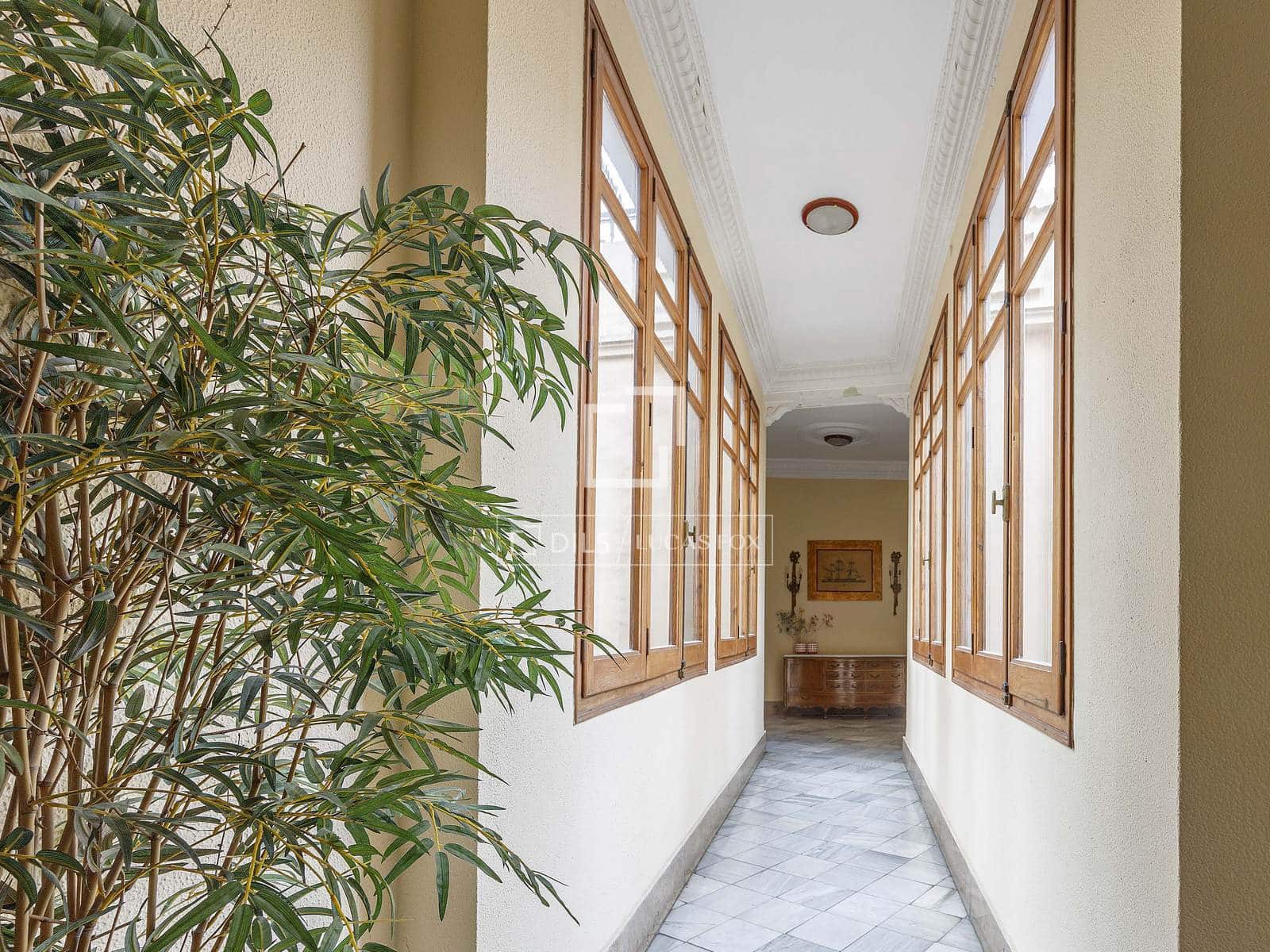 4 slaapkamer Appartement te huur in Valencia stad - € 5.000 (Ref: 10042205)