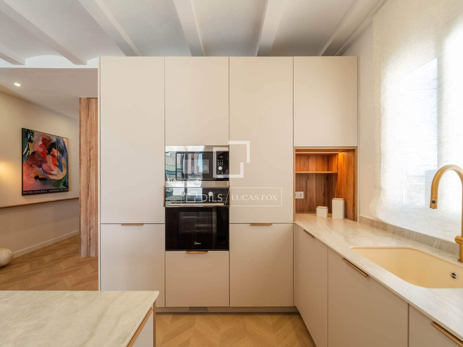 Apartamento de 2 habitaciones en València ciudad en alquiler - 2.300 € (Ref: 10043466)