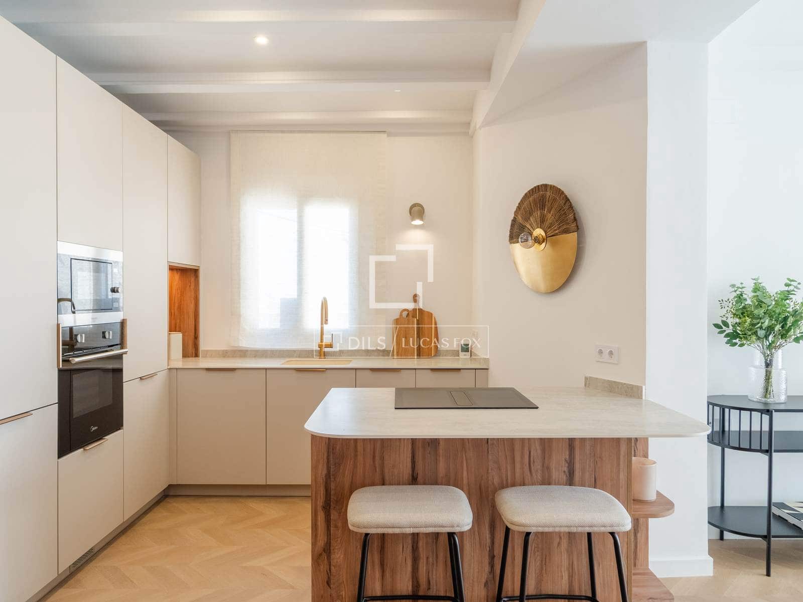 Apartamento de 2 habitaciones en València ciudad en alquiler - 2.300 € (Ref: 10043466)