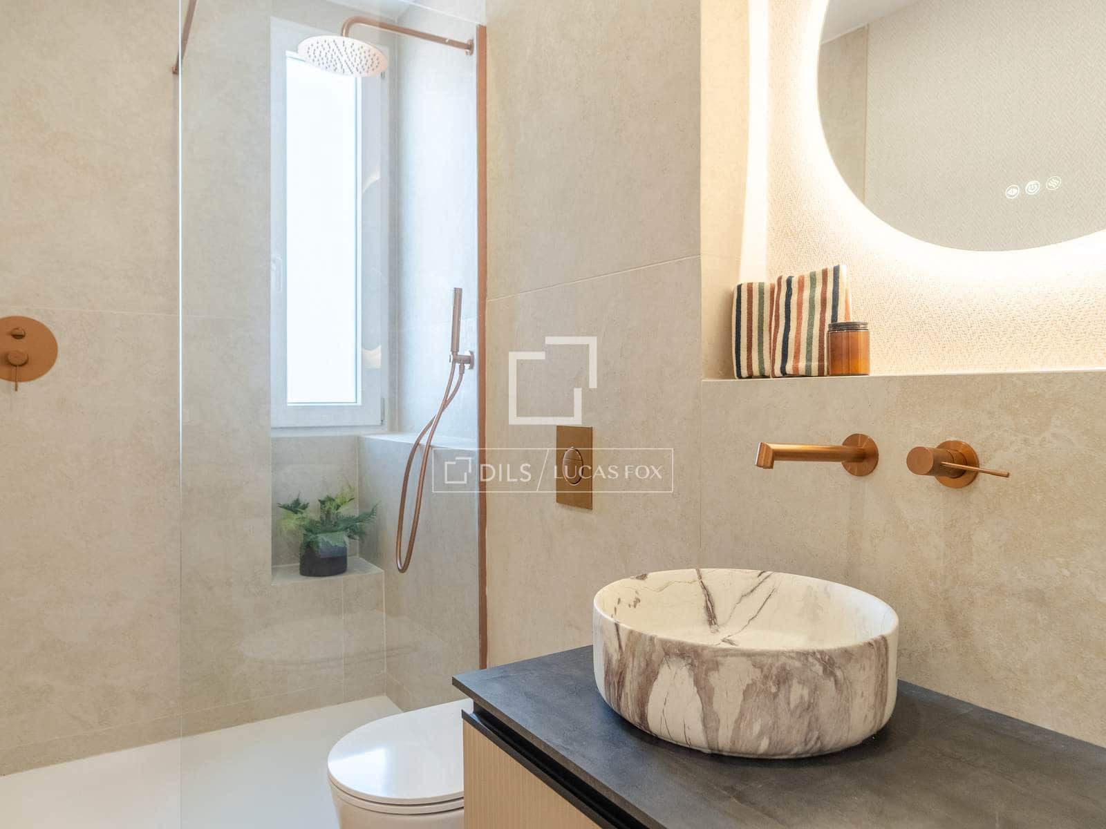 Apartamento de 2 habitaciones en València ciudad en alquiler - 2.300 € (Ref: 10043466)