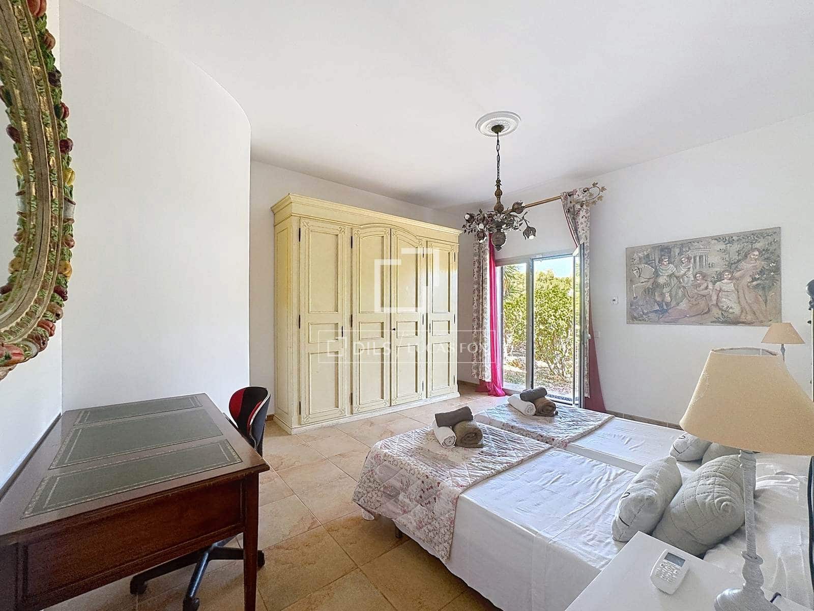 4 soverom Villa til salgs i San Luis / Sant Lluis med svømmebasseng garasje - € 1 700 000 (Ref: 10043589)