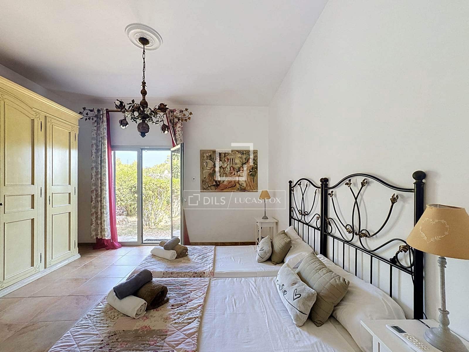 4 soverom Villa til salgs i San Luis / Sant Lluis med svømmebasseng garasje - € 1 700 000 (Ref: 10043589)