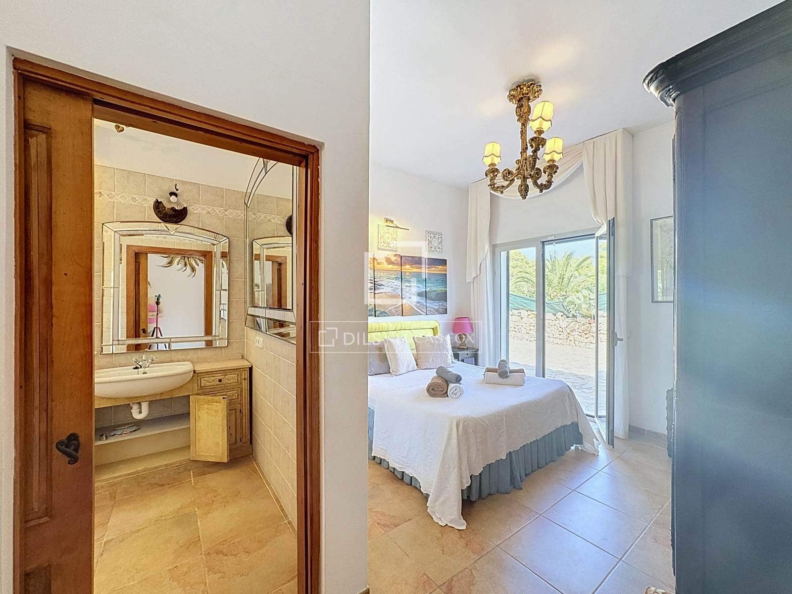 4 soverom Villa til salgs i San Luis / Sant Lluis med svømmebasseng garasje - € 1 700 000 (Ref: 10043589)