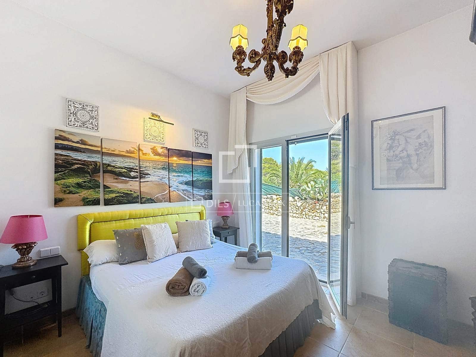 4 soverom Villa til salgs i San Luis / Sant Lluis med svømmebasseng garasje - € 1 700 000 (Ref: 10043589)