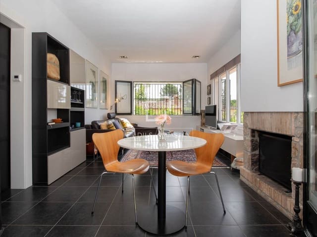 3 sypialnia Willa na sprzedaż w Santa Cristina d'Aro z basenem garażem - 525 000 € (Ref: 10044077)