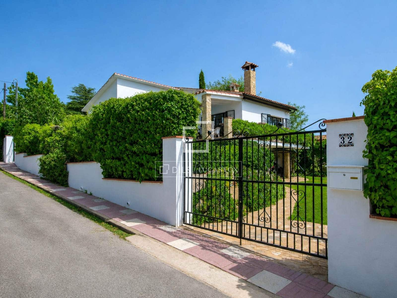 3 sypialnia Willa na sprzedaż w Santa Cristina d'Aro z basenem garażem - 525 000 € (Ref: 10044077)