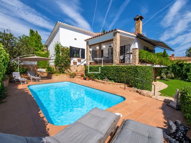 3 sypialnia Willa na sprzedaż w Santa Cristina d'Aro z basenem garażem - 525 000 € (Ref: 10044077)