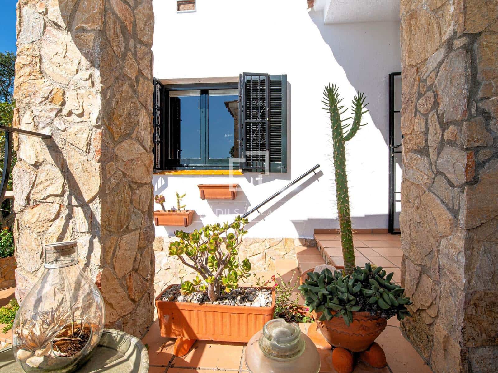 3 sypialnia Willa na sprzedaż w Santa Cristina d'Aro z basenem garażem - 525 000 € (Ref: 10044077)