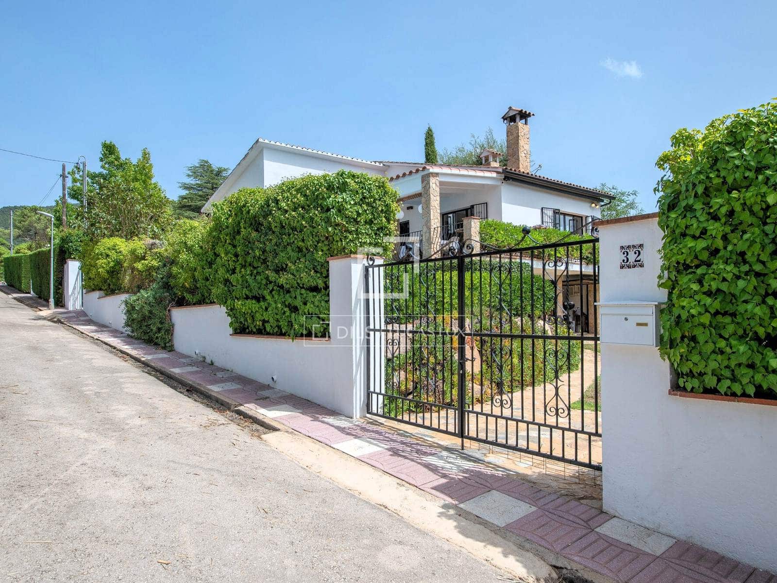 3 sypialnia Willa na sprzedaż w Santa Cristina d'Aro z basenem garażem - 525 000 € (Ref: 10044077)