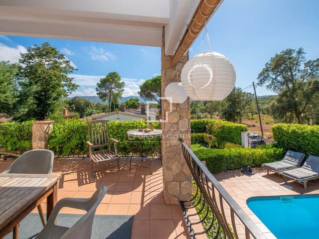 3 sypialnia Willa na sprzedaż w Santa Cristina d'Aro z basenem garażem - 525 000 € (Ref: 10044077)