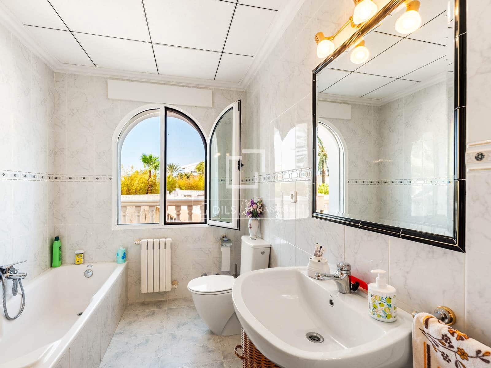 4 slaapkamer Villa te koop in Alfaz del Pi / L'Alfas del Pi met zwembad garage - € 3.500.000 (Ref: 10045464)