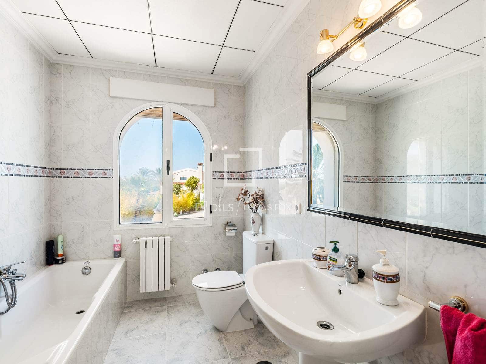 4 slaapkamer Villa te koop in Alfaz del Pi / L'Alfas del Pi met zwembad garage - € 3.500.000 (Ref: 10045464)