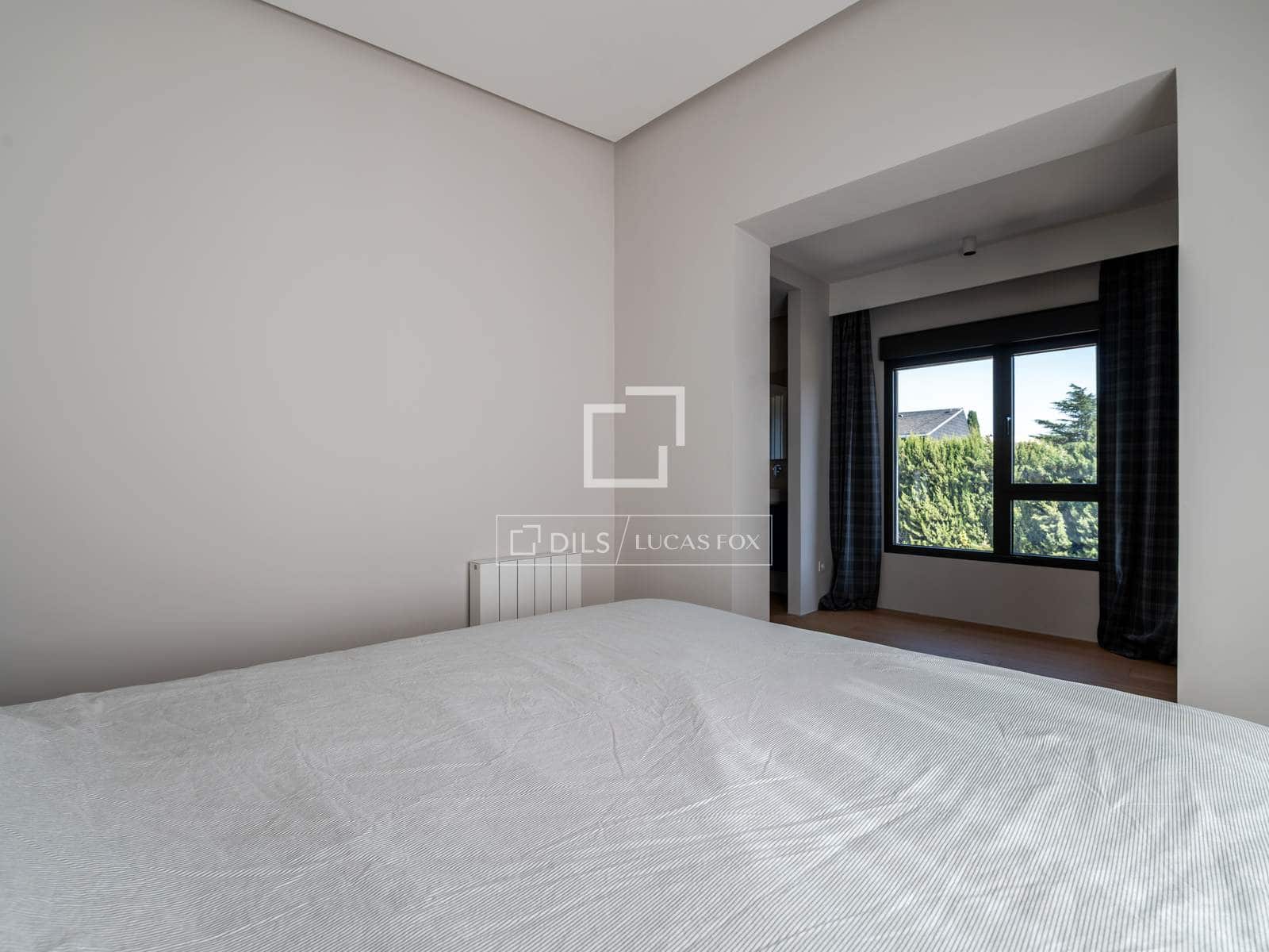 3 bedroom Villa for sale in Alcobendas with pool garage - € 1,750,000 (Ref: 10045694)