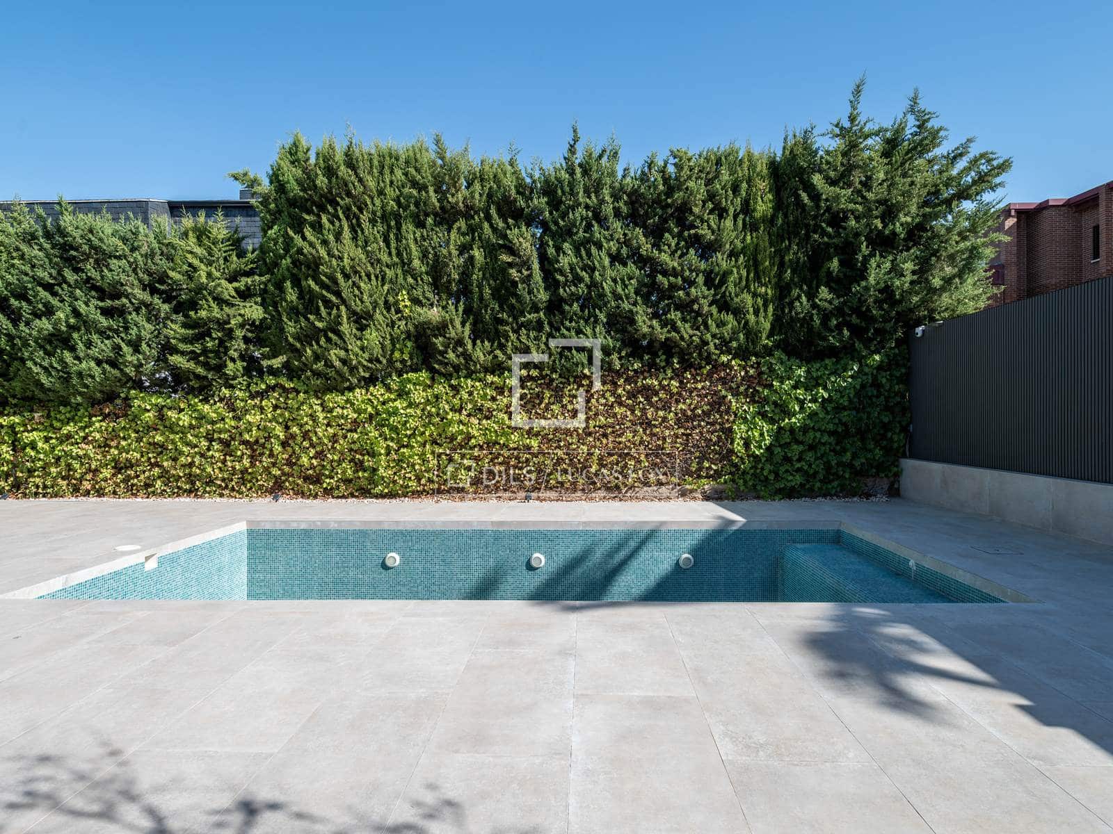 3 bedroom Villa for sale in Alcobendas with pool garage - € 1,750,000 (Ref: 10045694)