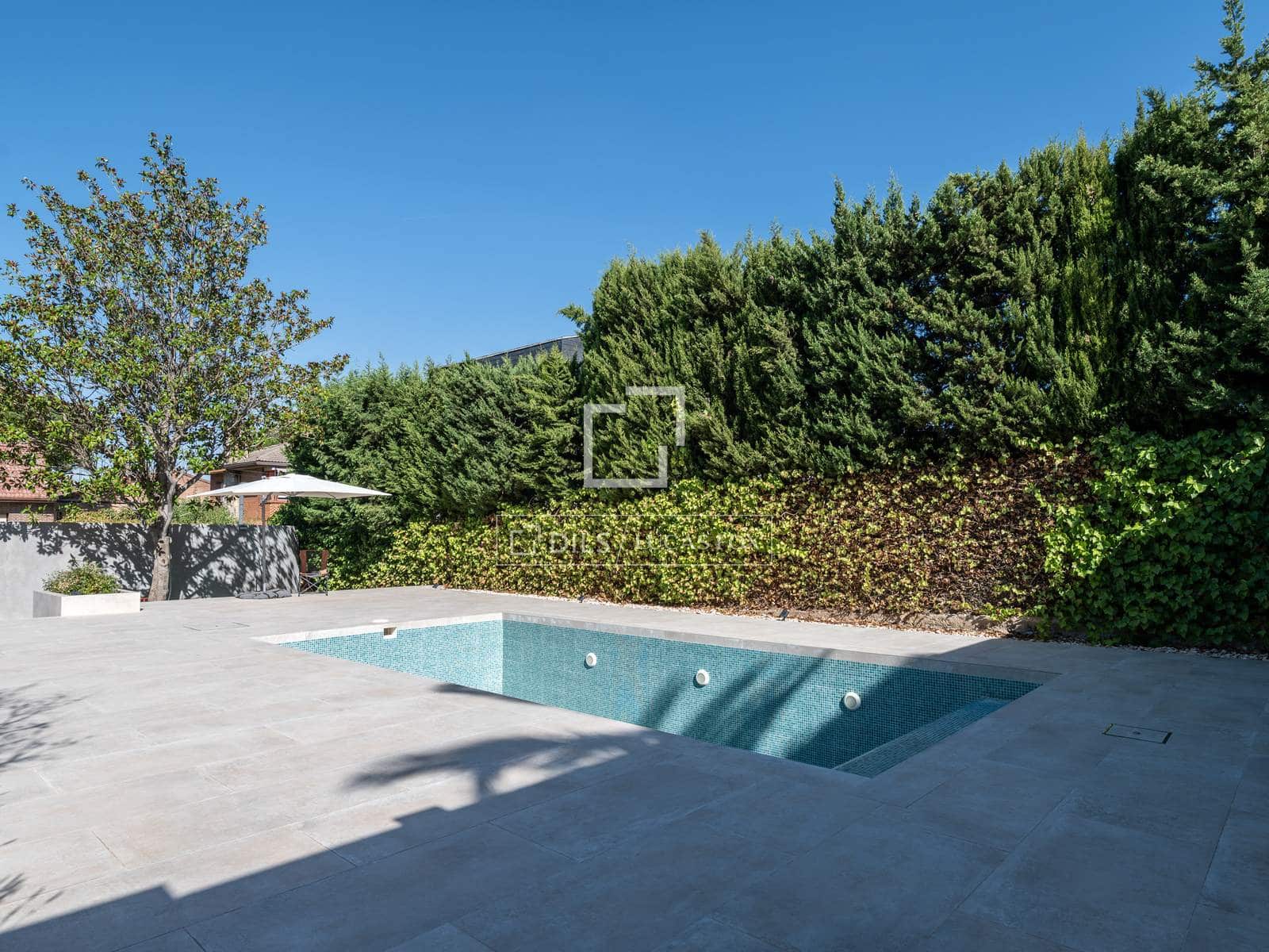 3 bedroom Villa for sale in Alcobendas with pool garage - € 1,750,000 (Ref: 10045694)