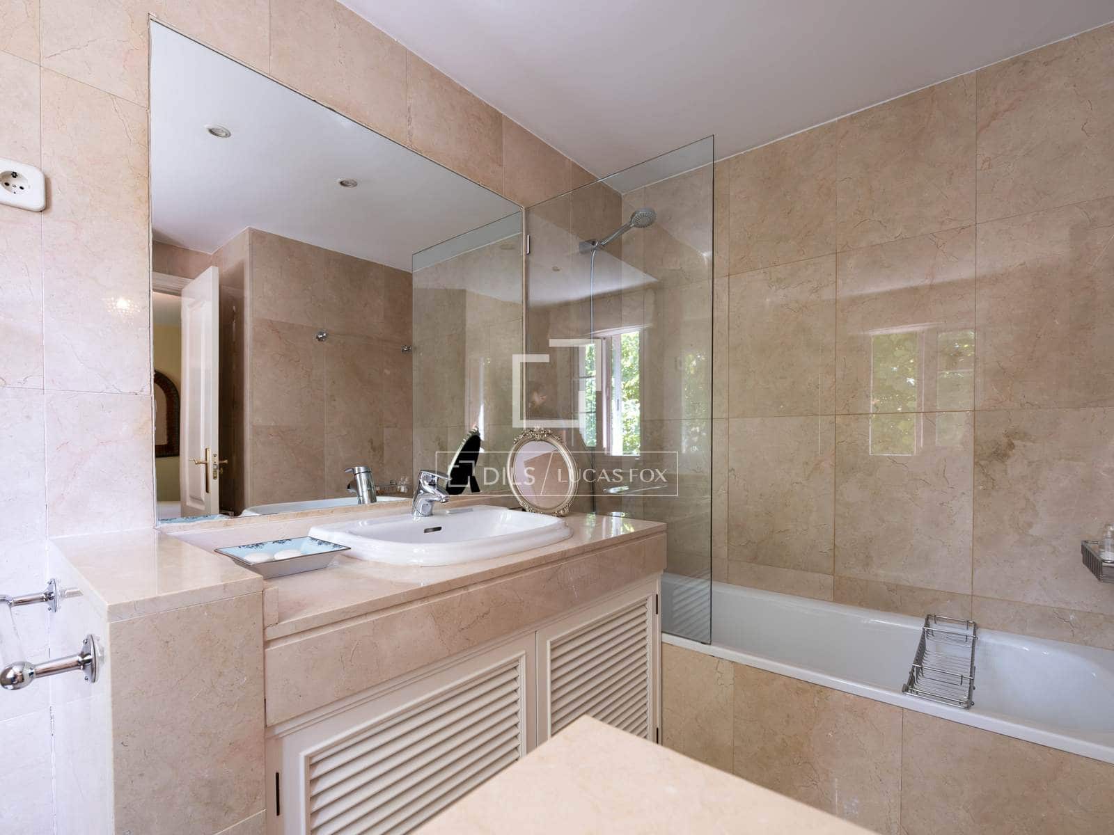 4 Zimmer Villa zu verkaufen in Madrid Stadt mit Pool Garage - 2.795.000 € (Ref: 10045695)
