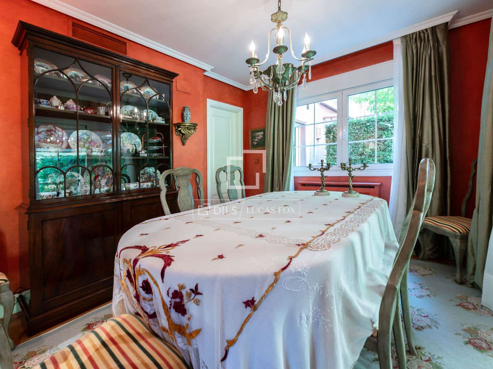 4 Zimmer Villa zu verkaufen in Madrid Stadt mit Pool Garage - 2.795.000 € (Ref: 10045695)