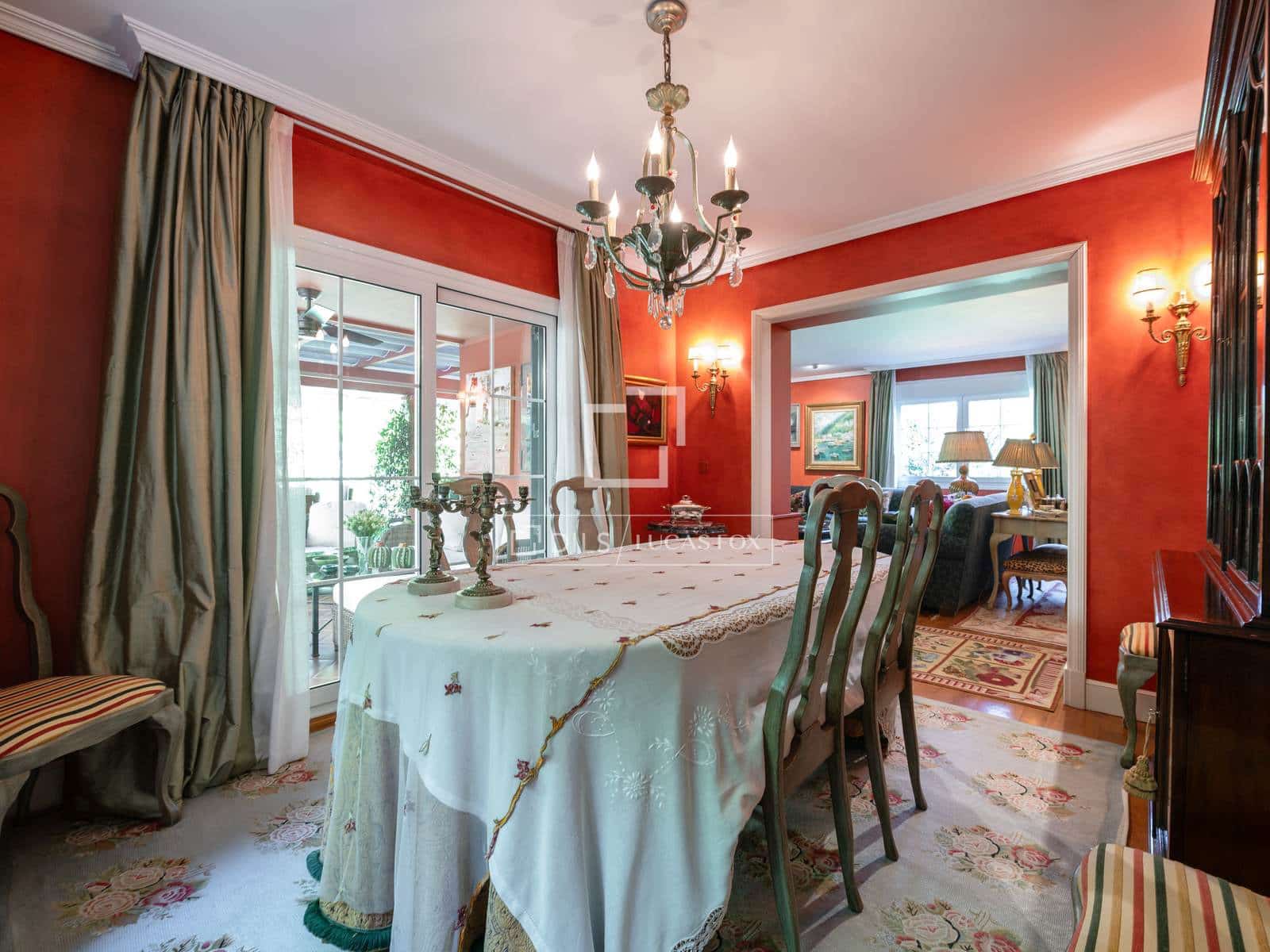 4 Zimmer Villa zu verkaufen in Madrid Stadt mit Pool Garage - 2.795.000 € (Ref: 10045695)