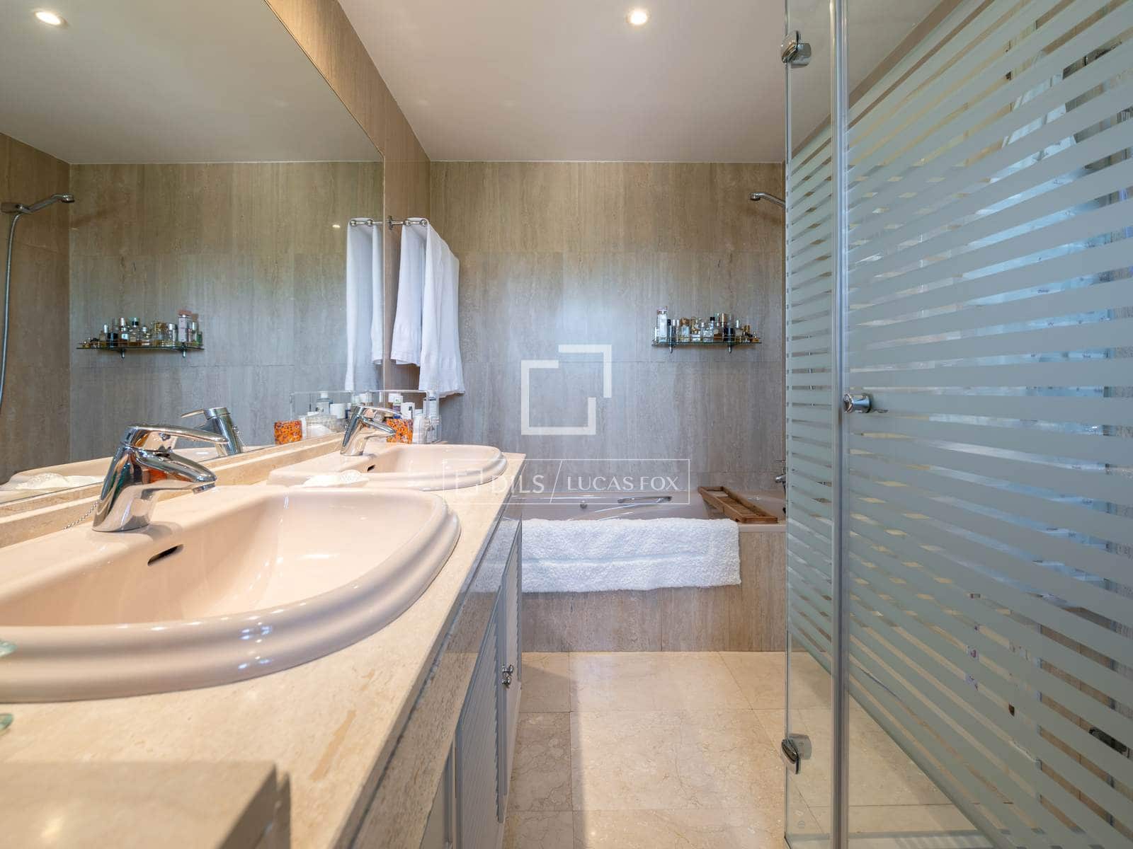 4 Zimmer Villa zu verkaufen in Madrid Stadt mit Pool Garage - 2.795.000 € (Ref: 10045695)