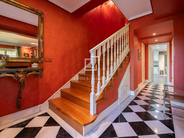 4 Zimmer Villa zu verkaufen in Madrid Stadt mit Pool Garage - 2.795.000 € (Ref: 10045695)