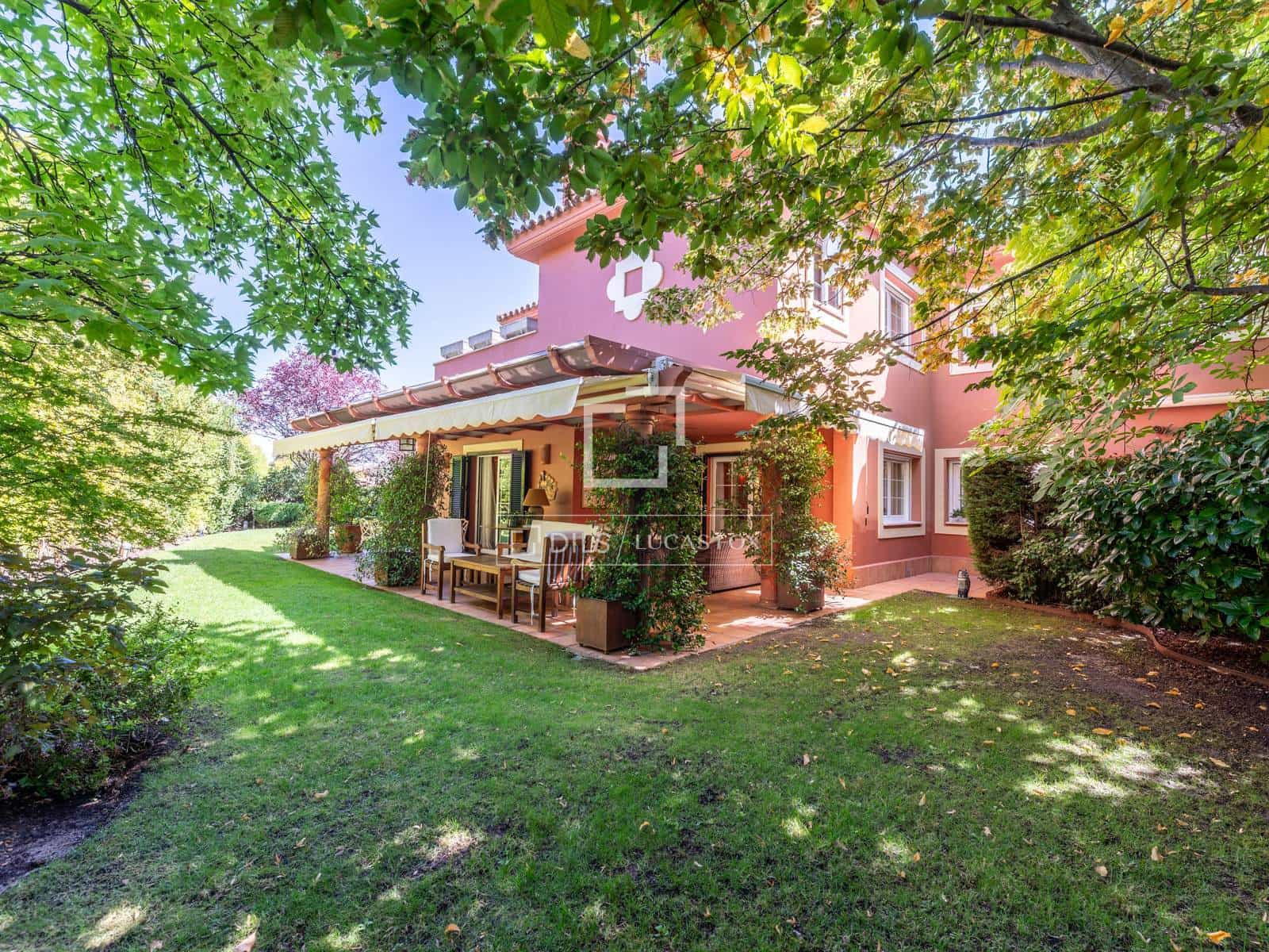 4 Zimmer Villa zu verkaufen in Madrid Stadt mit Pool Garage - 2.795.000 € (Ref: 10045695)