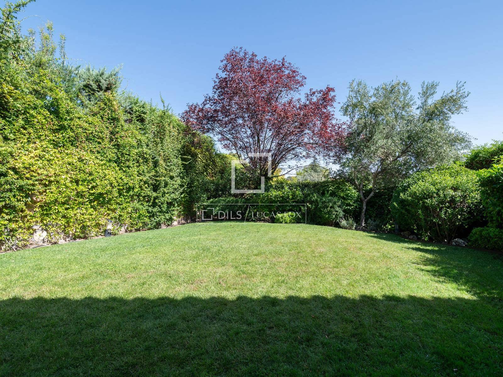4 Zimmer Villa zu verkaufen in Madrid Stadt mit Pool Garage - 2.795.000 € (Ref: 10045695)