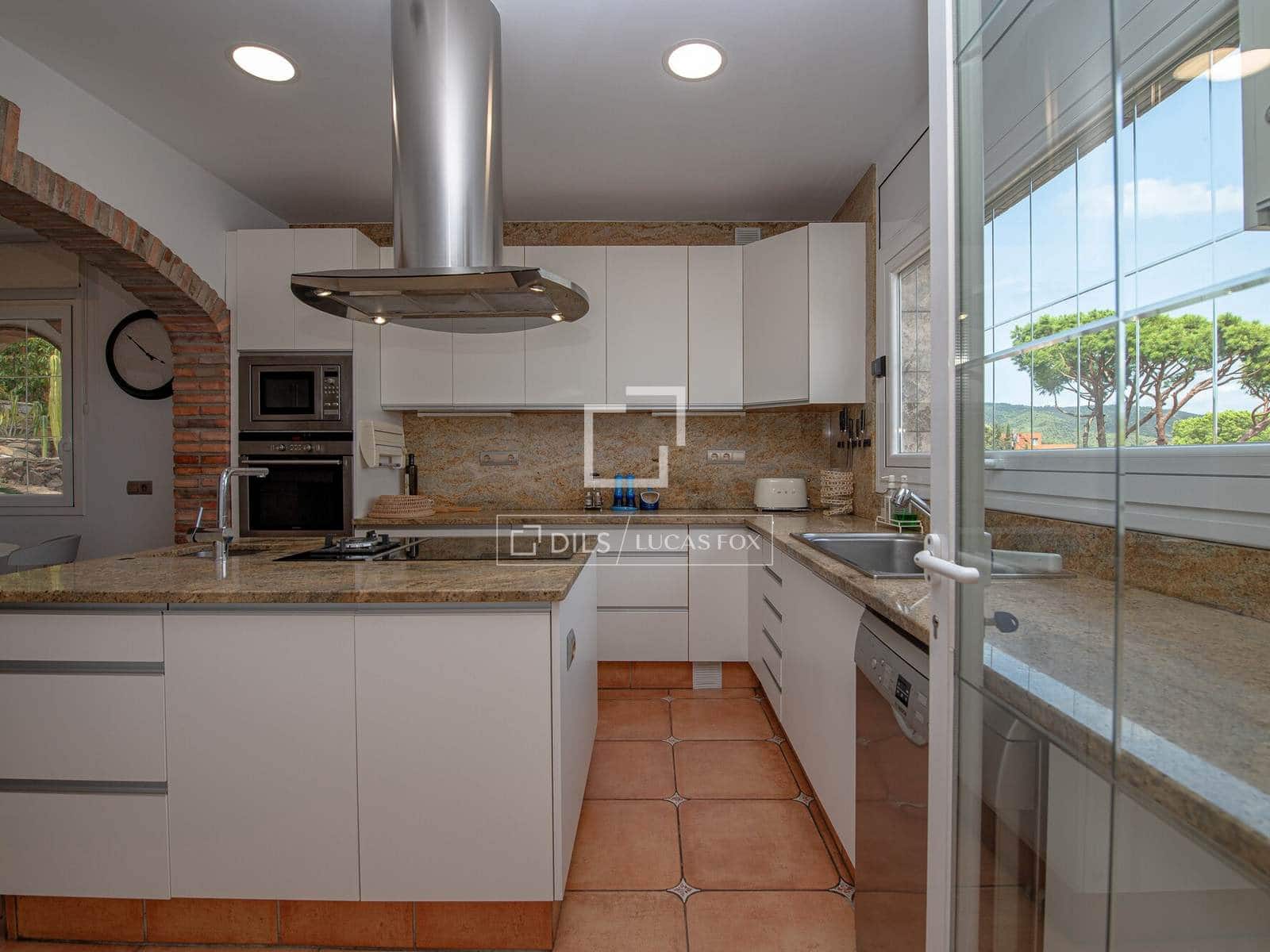 5 bedroom Villa for sale in Calonge i Sant Antoni with pool garage - € 995,000 (Ref: 10045696)