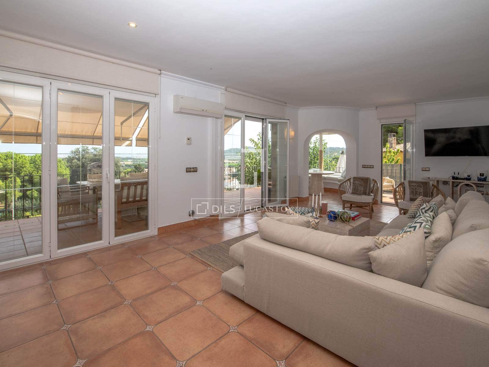 5 bedroom Villa for sale in Calonge i Sant Antoni with pool garage - € 995,000 (Ref: 10045696)