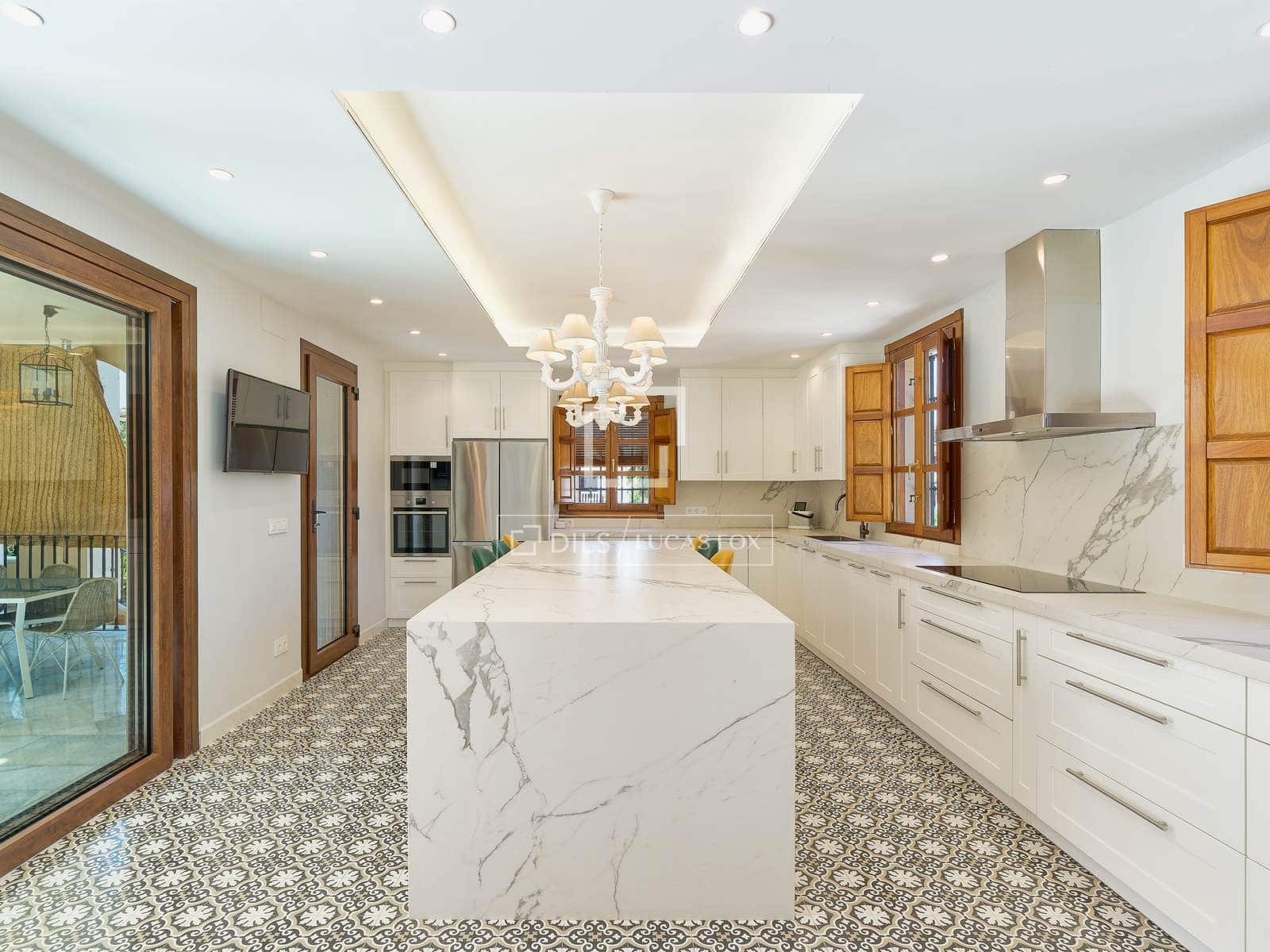 5 bedroom Villa for sale in Otura with pool garage - € 1,295,000 (Ref: 10045697)
