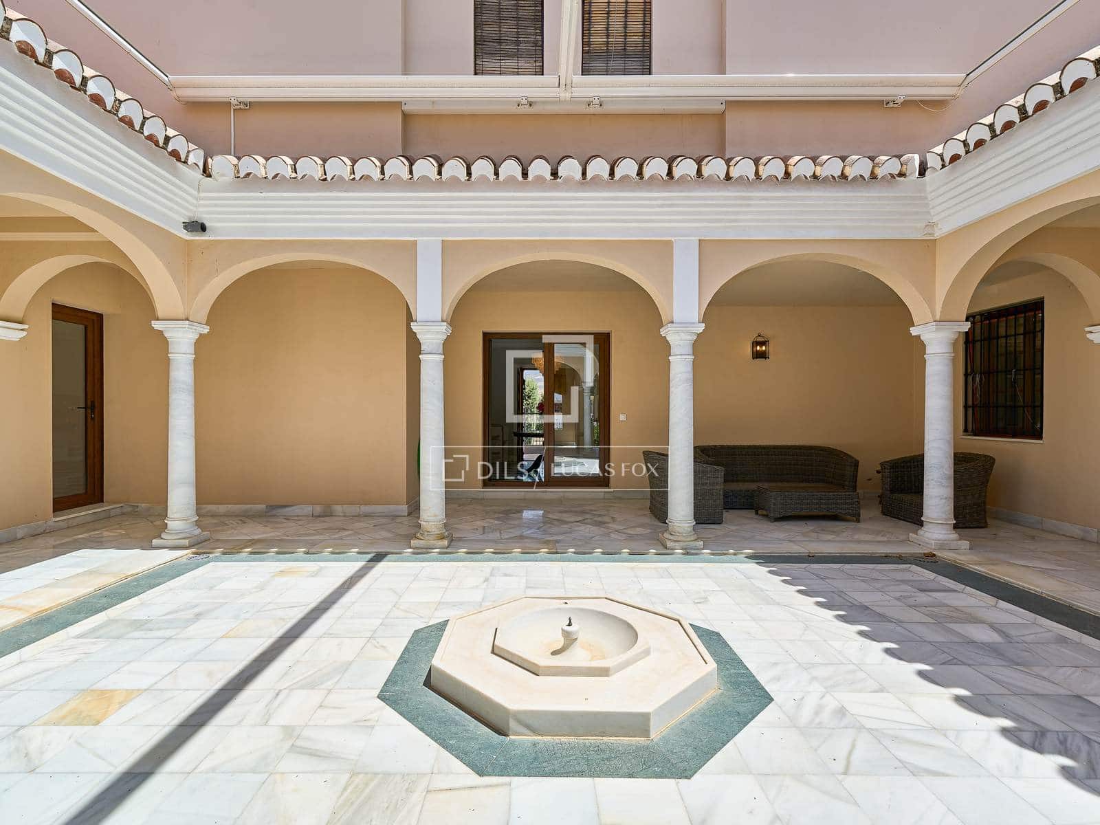 5 bedroom Villa for sale in Otura with pool garage - € 1,295,000 (Ref: 10045697)
